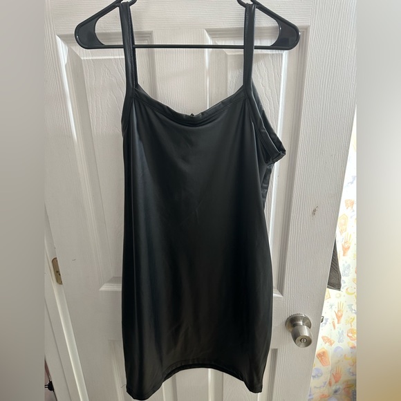 Faux leather body-con dress - Picture 2 of 2